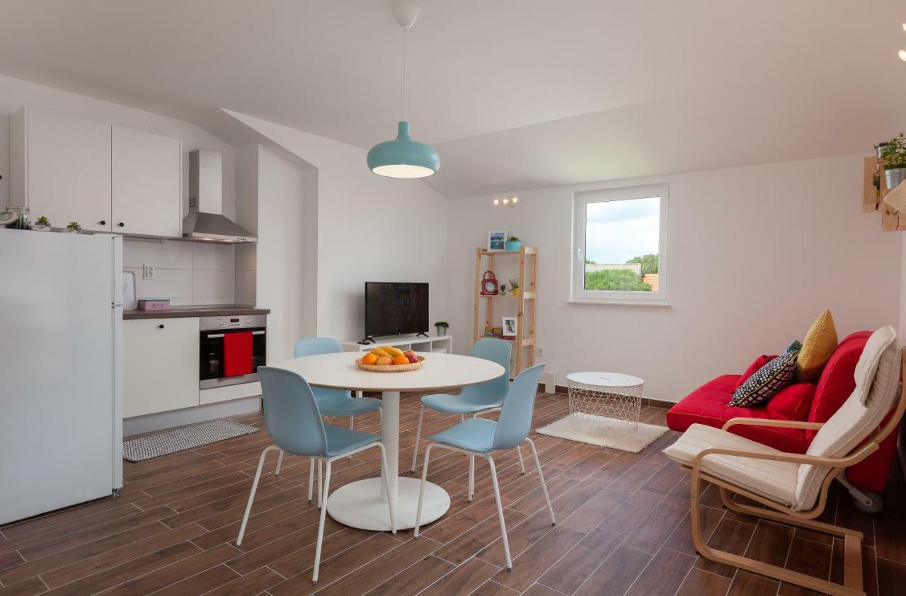 Kvasina Apartments Zadvarje Екстериор снимка