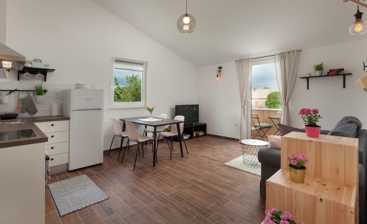 Kvasina Apartments Zadvarje Екстериор снимка