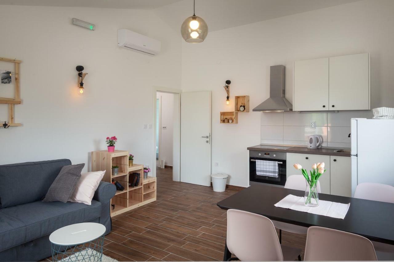 Kvasina Apartments Zadvarje Екстериор снимка